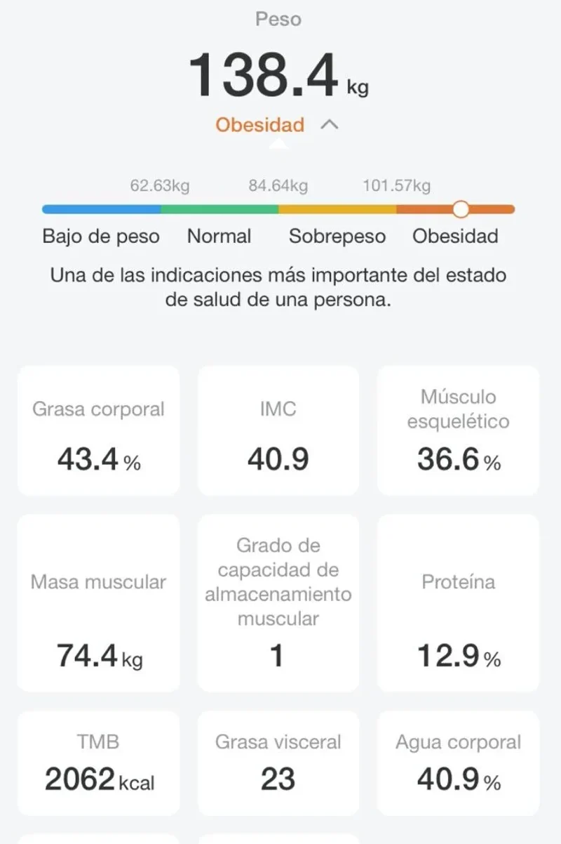 Captura de bascula de bioimpedancia mostrando peso de 138 kg - mi punto de partida