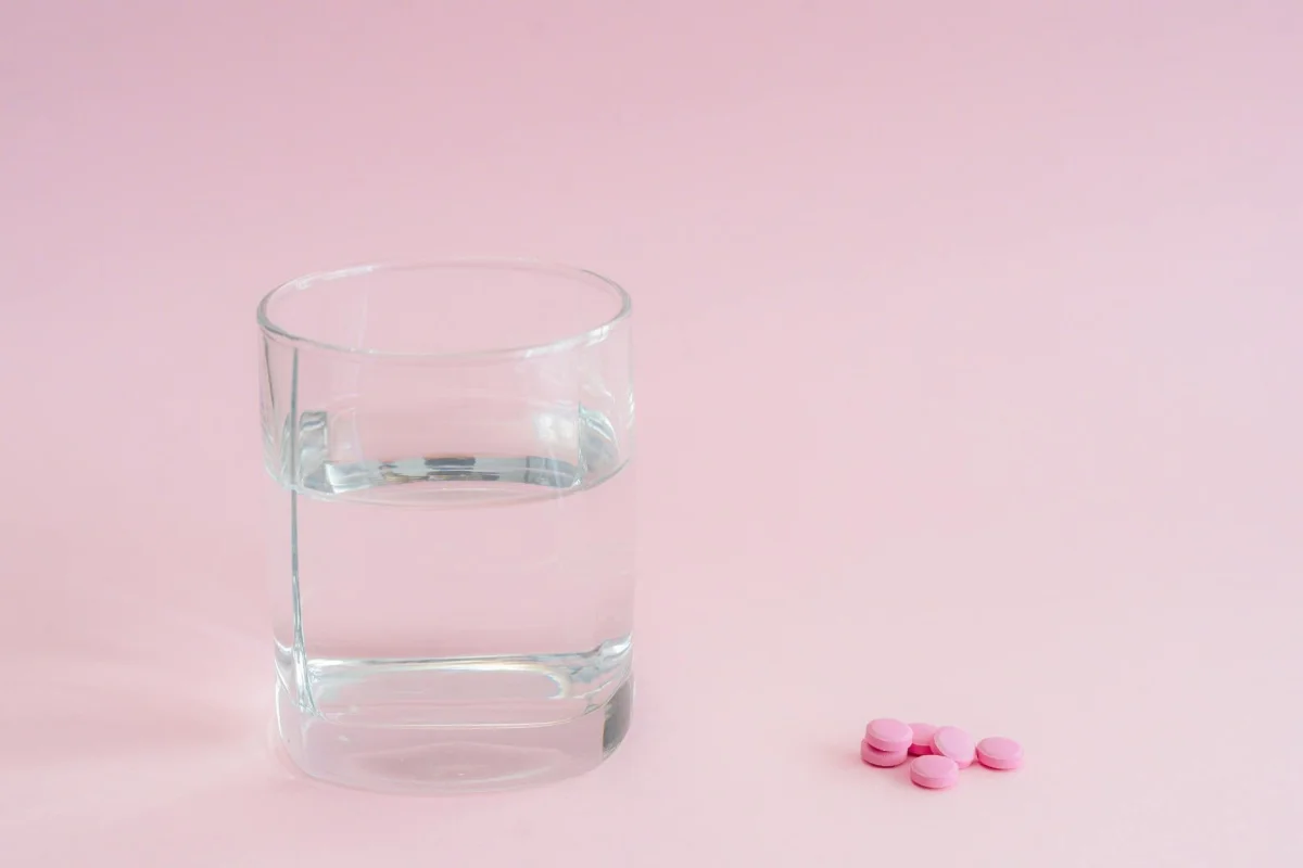 Wegovy y Alcohol: Lo Que Pasa de Verdad en Tu Cuerpo (2026)